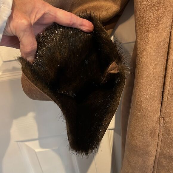 Regal Brown Faux‎ Fur Faux Suede Ruffle Front Coat Size M NWOT - Picture 6 of 13